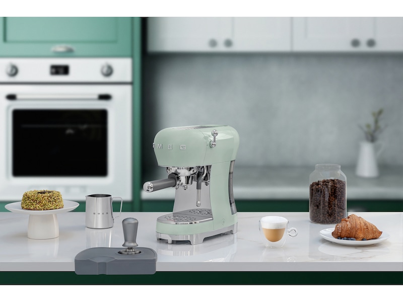 Smeg ECF02PGEU Manuell espressomaskin (pastel grønn) Espresso Halvautomatisk