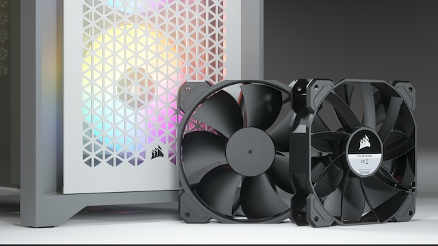 To 120 mm-vifter er inkludert To 120 mm-vifter er inkludert