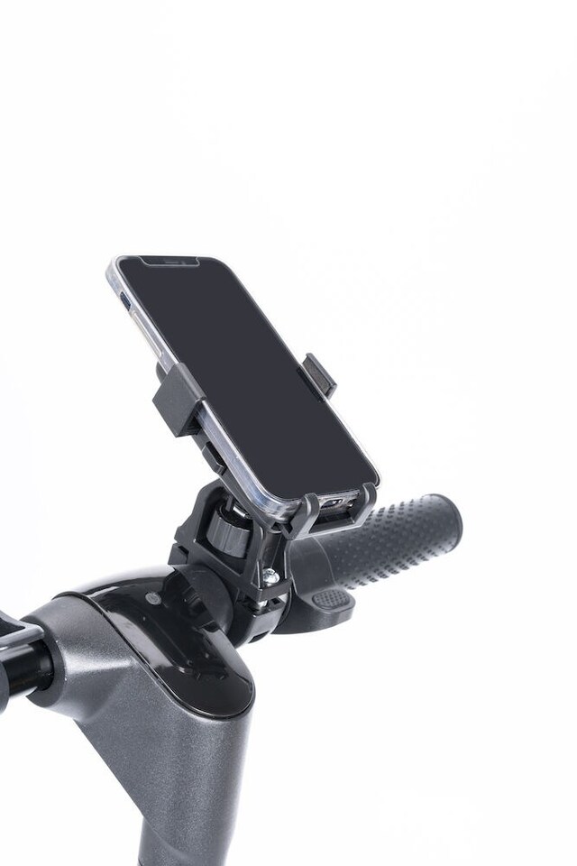 Praktisk holder for mobil når du kjører sparkesykkel Praktisk holder for mobil når du kjører sparkesykkel